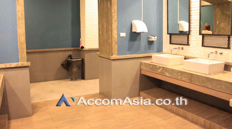  Retail / Showroom For Rent in Sukhumvit ,Bangkok BTS Phrom Phong at Retail Space at Sukhumvit 39 AA24264