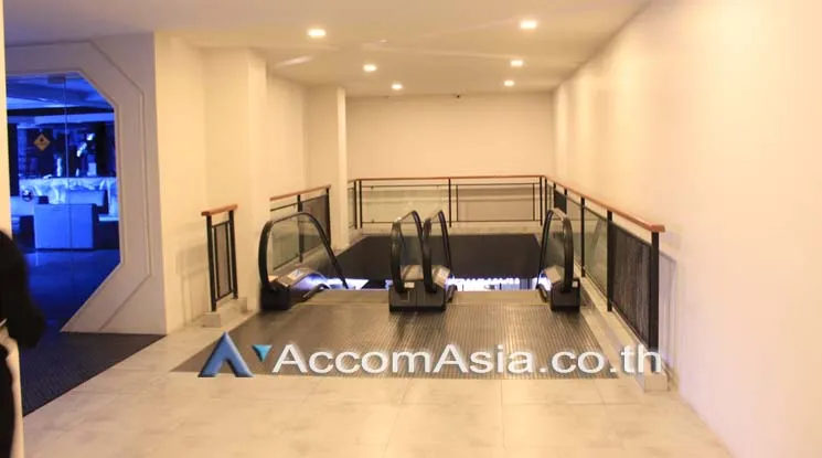  Retail / Showroom For Rent in Sukhumvit ,Bangkok BTS Phrom Phong at Retail Space at Sukhumvit 39 AA13828