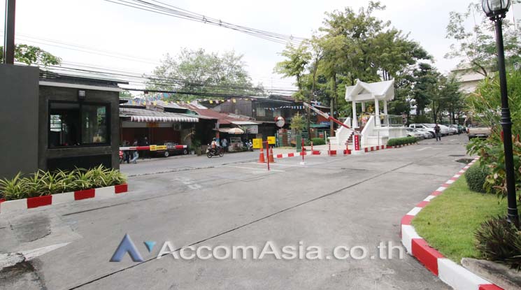 9 RBC Rompo Business Centre - Office Space - Rama 4 - Bangkok / Accomasia