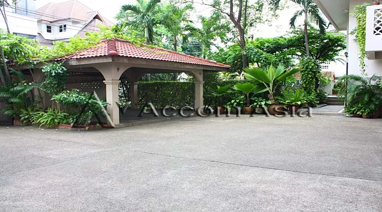  3 br Apartment For Rent in Phaholyothin ,Bangkok BTS Ari at Homely atmosphere AA30723