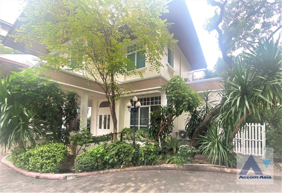  4 br House For Rent in Sathorn ,Bangkok BTS Chong Nonsi at Privacy House  in Compound 50073