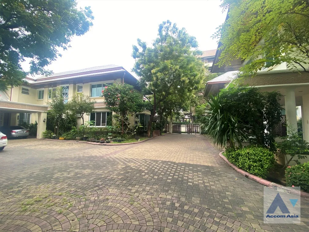  3 br House for rent and sale in Sathorn ,Bangkok BTS Chong Nonsi at Privacy House  in Compound AA27509