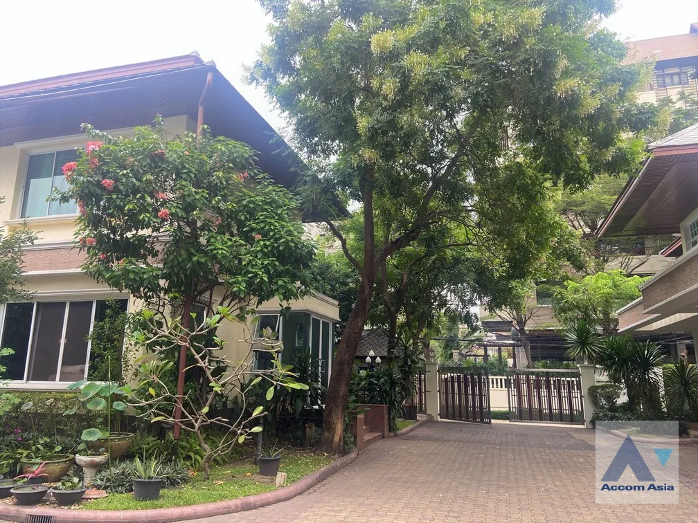  4 br House For Rent in Sathorn ,Bangkok BTS Chong Nonsi at Privacy House  in Compound 50073