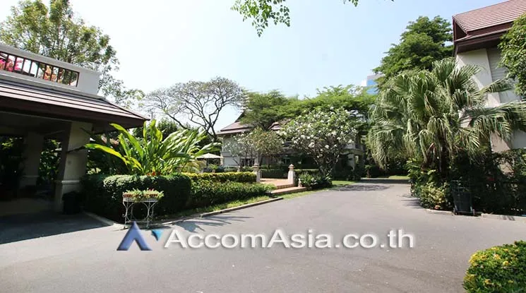  4 br House for rent and sale in Sukhumvit ,Bangkok BTS Thong Lo at Exclusive family compound AA27374