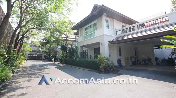  4 br House For Rent in Sukhumvit ,Bangkok BTS Thong Lo at Exclusive family compound AA46105