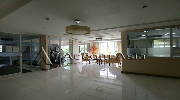  3 br Condominium For Rent in Ploenchit ,Bangkok BTS Ratchadamri at Baan Thanon Sarasin AA13433