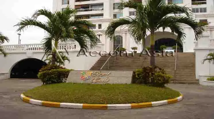  4 br Condominium For Sale in Pattanakarn ,Bangkok BTS On Nut at Royal Castle Pattanakarn AA31062