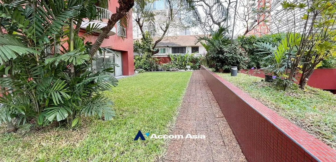  2 br Condominium For Sale in Ploenchit ,Bangkok BTS Chitlom at Chidlom Place AA41933