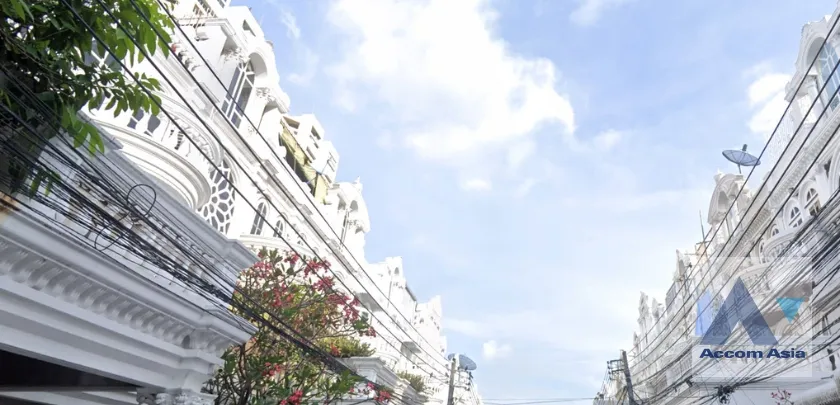  5 br House for rent and sale in Sukhumvit ,Bangkok BTS Ekkamai at Ekkamai Villas 2520691