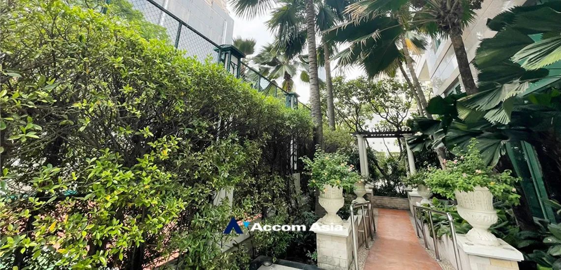  3 br Condominium For Rent in Ploenchit ,Bangkok BTS Chitlom at The Park Chidlom AA45597