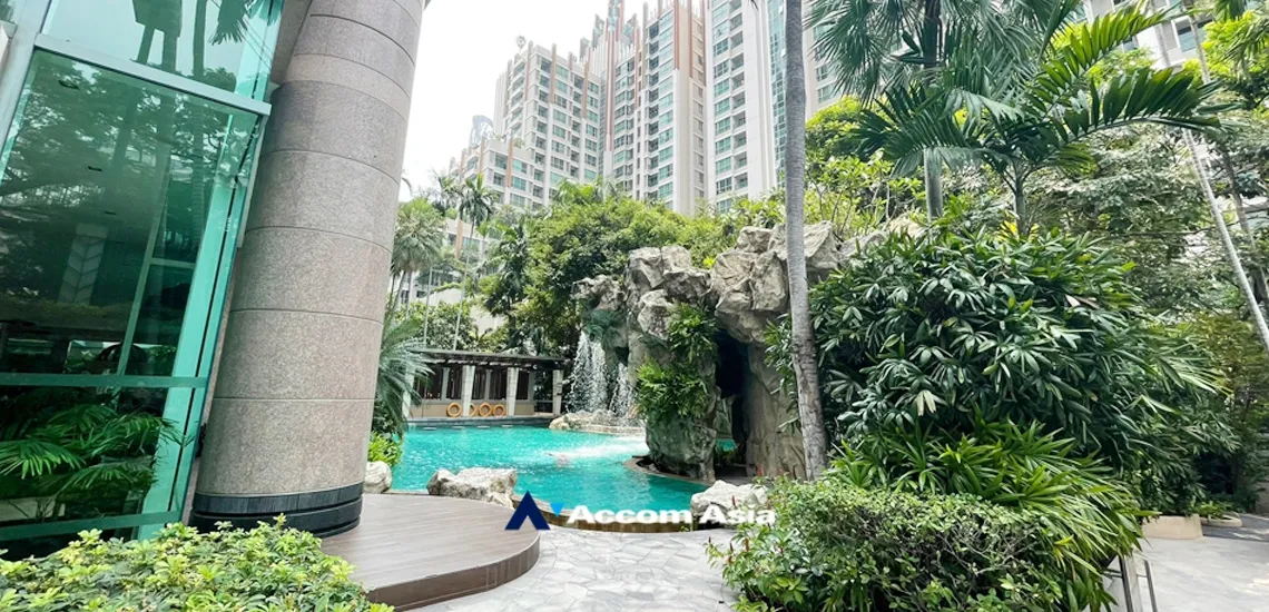  3 br Condominium For Rent in Ploenchit ,Bangkok BTS Chitlom at The Park Chidlom AA34477