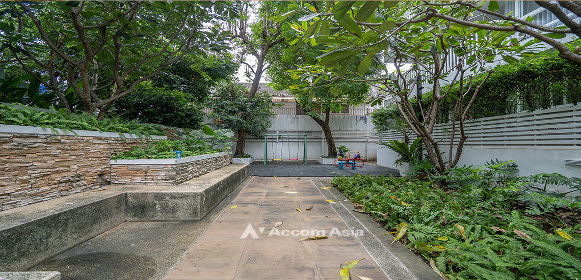  3 br Apartment For Rent in Sukhumvit ,Bangkok BTS Ekkamai at Ekkamai Family Apartment 1415633