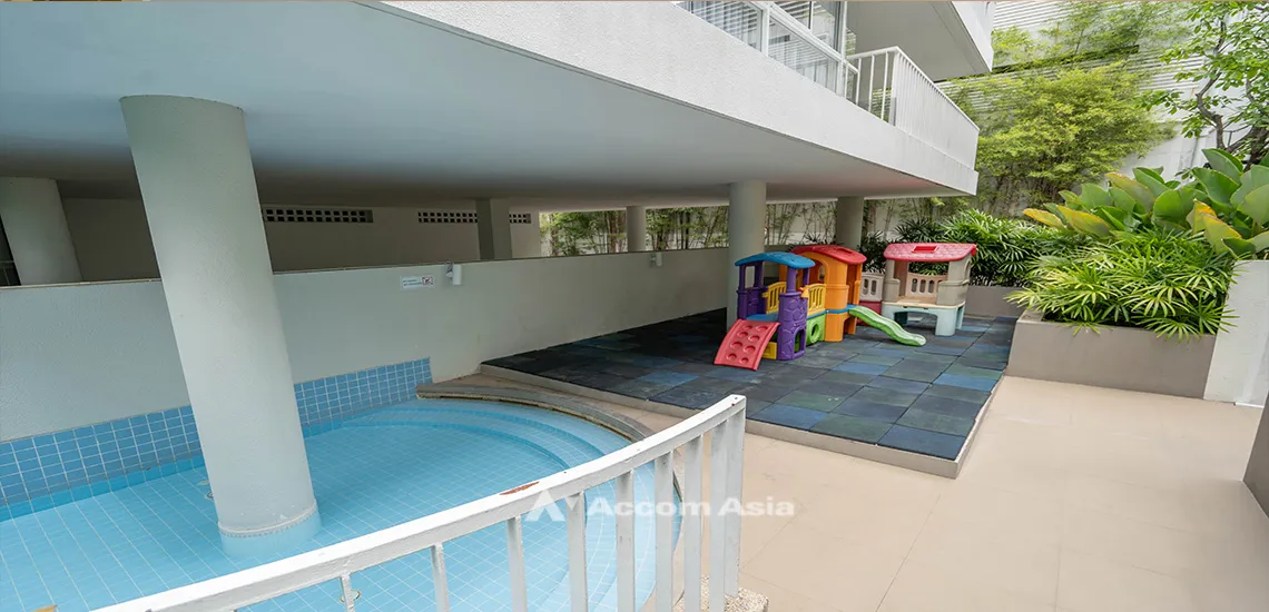  3 br Apartment For Rent in Sukhumvit ,Bangkok BTS Ekkamai at Ekkamai Family Apartment 1415633