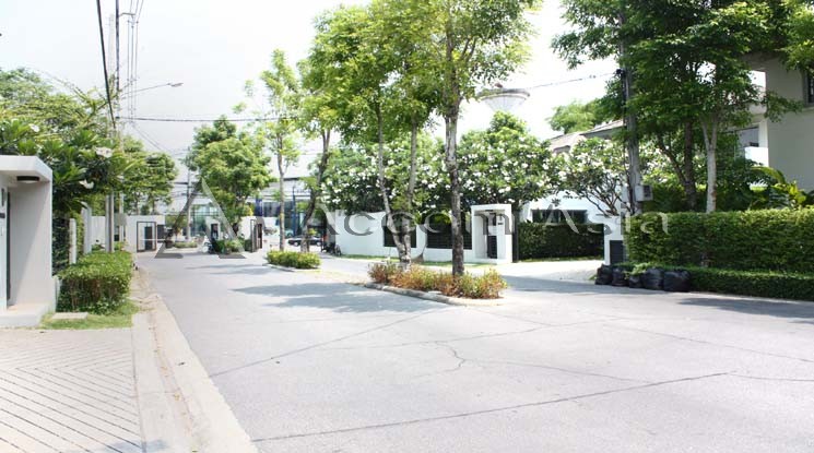  5 br House for rent and sale in Pattanakarn ,Bangkok  at Noble Thara Phatthanakan Village AA40896