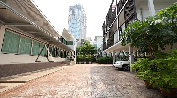  4 br House For Rent in Sukhumvit ,Bangkok BTS Phrom Phong at House in compound with common pool 1811031