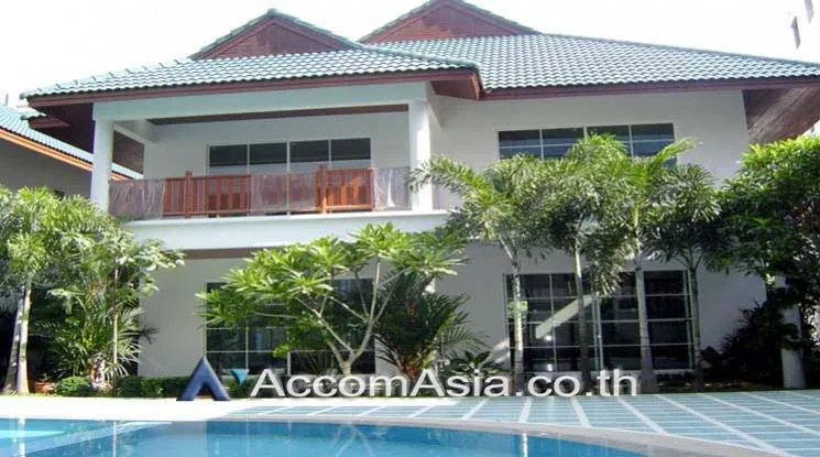  4 br House for rent and sale in Sukhumvit ,Bangkok BTS Ekkamai at House in Compound 40119
