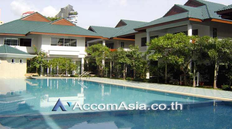  4 br House For Rent in Sukhumvit ,Bangkok BTS Ekkamai at House in Compound AA30381