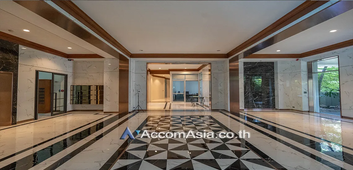  4 br Apartment for rent and sale in Sukhumvit ,Bangkok MRT Sukhumvit - BTS Asok at Newly renovated modern style living place AA12544