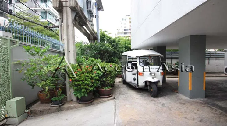  3 br Apartment For Rent in Phaholyothin ,Bangkok BTS Ari at Low rise building 1413037