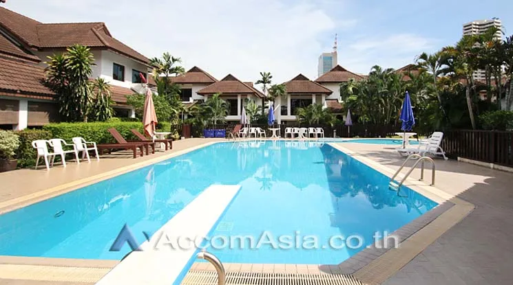  4 br House For Rent in Sukhumvit ,Bangkok BTS Phrom Phong at Kid Friendly House Compound AA32597