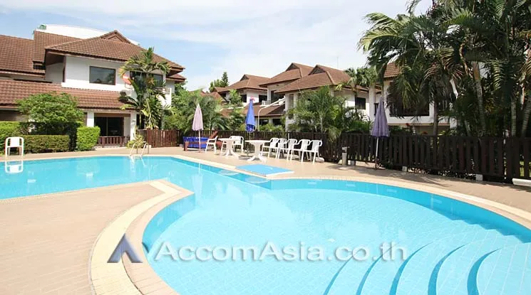  4 br House For Rent in Sukhumvit ,Bangkok BTS Phrom Phong at Kid Friendly House Compound AA32597