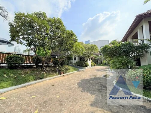  4 br House for rent and sale in Sukhumvit ,Bangkok BTS Phrom Phong at Kid Friendly House Compound AA26529