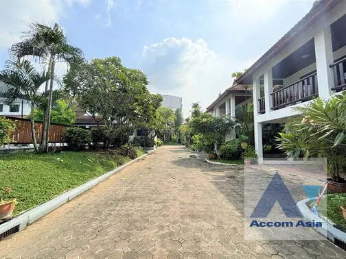  4 br House for rent and sale in Sukhumvit ,Bangkok BTS Phrom Phong at Kid Friendly House Compound AA26529