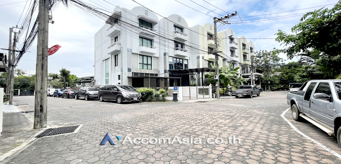  3 br House for rent and sale in Sukhumvit ,Bangkok BTS Phra khanong at Home Place Sukhumvit 71 AA11214