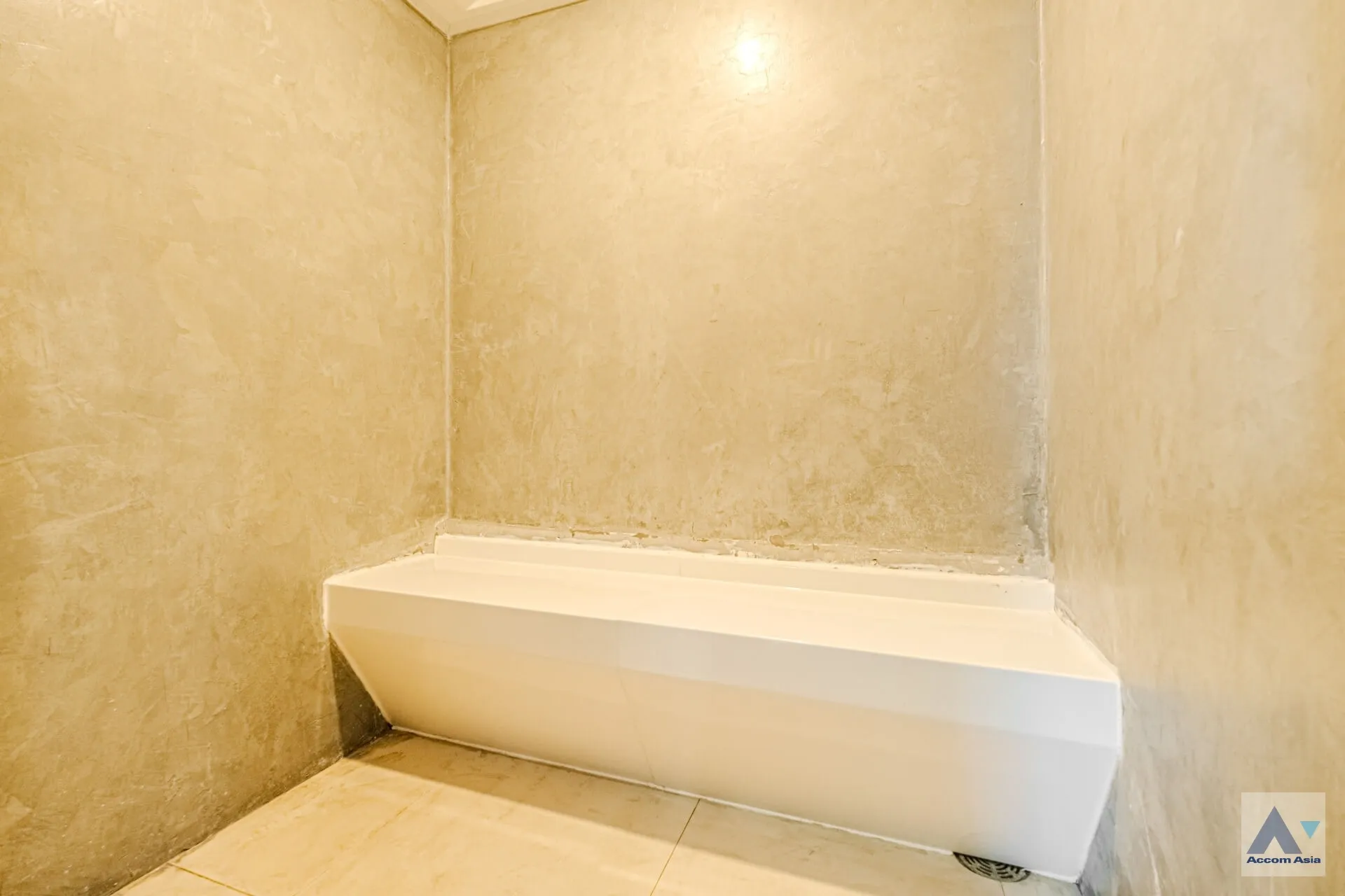  2 br Condominium for rent and sale in Ploenchit ,Bangkok BTS Chitlom at Royal Maneeya Executive Residence AA30439