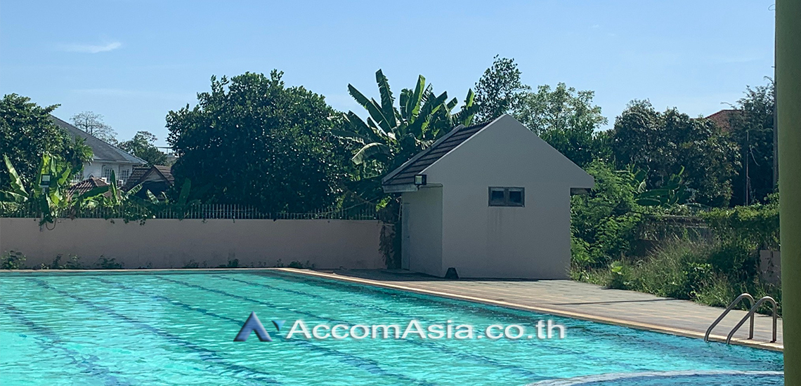  4 br House for rent and sale in Sukhumvit ,Bangkok BTS Phra khanong at Moo Baan Pakamas AA31783