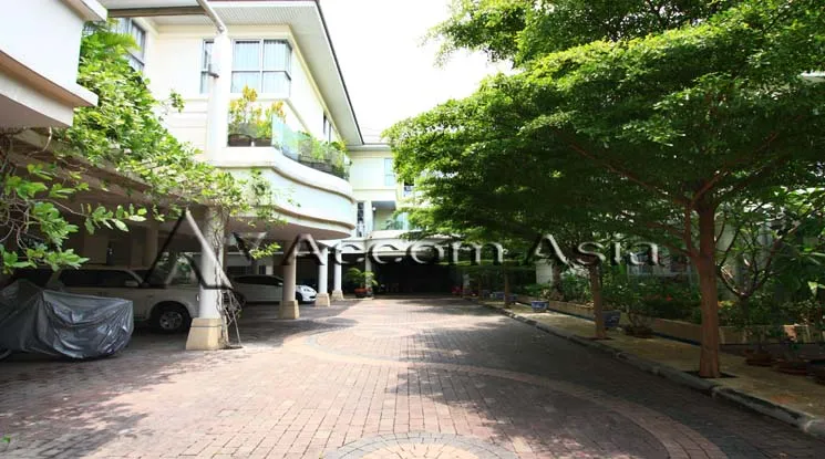  4 br House For Rent in New Phetchaburi ,Bangkok  at Homely atmosphere Compound AA36196