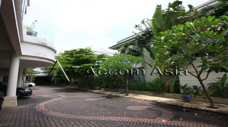  4 br House For Rent in New Phetchaburi ,Bangkok  at Homely atmosphere Compound AA36196