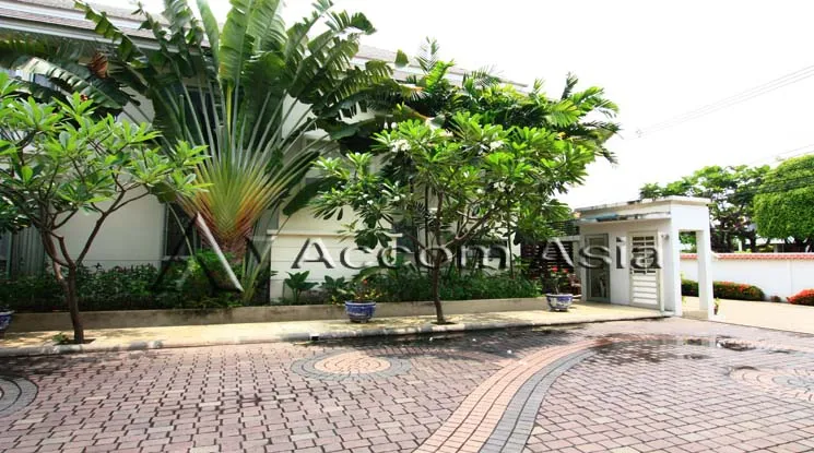  4 br House For Rent in New Phetchaburi ,Bangkok  at Homely atmosphere Compound 50049