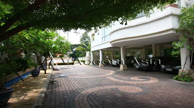  4 br House For Rent in New Phetchaburi ,Bangkok  at Homely atmosphere Compound AA36196