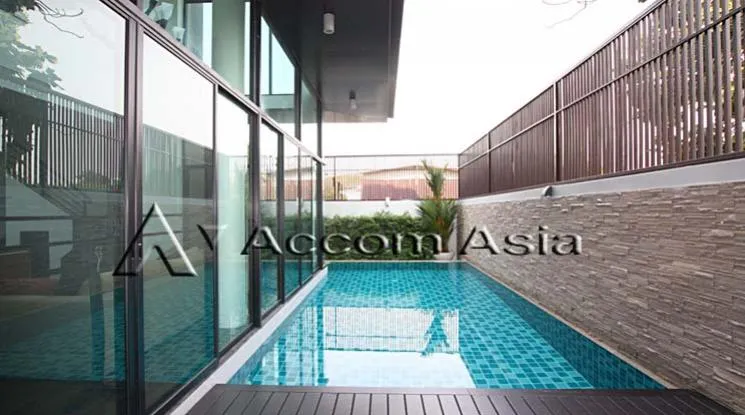  3 br House for rent and sale in Sukhumvit ,Bangkok BTS Ekkamai at House in compound AA27597