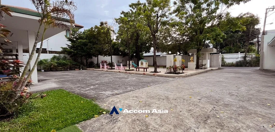  2 br Apartment For Rent in Sukhumvit ,Bangkok BTS Phra khanong at Stylish Low Rise Residence AA14318