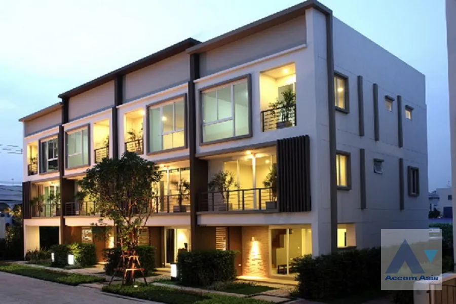  3 br Townhouse For Rent in Ratchadaphisek ,Bangkok  at Lumpini Town Residence AA41987
