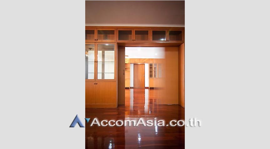  4 br Apartment For Rent in Phaholyothin ,Bangkok BTS Saphan-Kwai at Heart of Phaya Thai AA35431