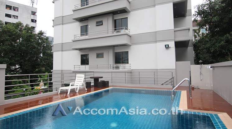  3 br Apartment For Rent in Sukhumvit ,Bangkok BTS Thong Lo at Low Rised Building AA11706