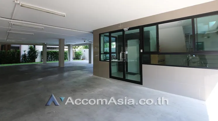 3 br Apartment For Rent in Sukhumvit ,Bangkok BTS Ekkamai at Nice Place at Ekkamai 13002305