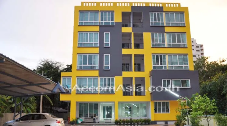  2 br Apartment For Rent in Sukhumvit ,Bangkok BTS Ekkamai at Low Rised Building 13002625