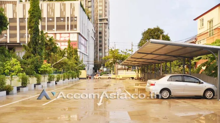  2 br Apartment For Rent in Sukhumvit ,Bangkok BTS Ekkamai at Low Rised Building 13002629
