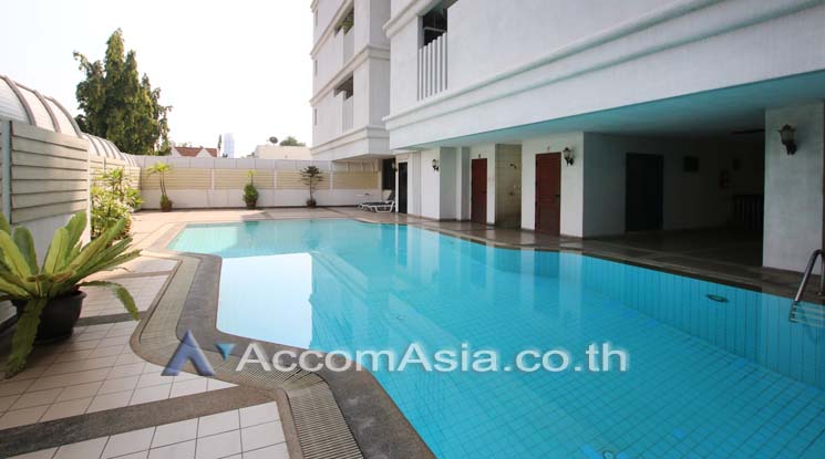  3 br Apartment For Rent in Ploenchit ,Bangkok MRT Lumphini - BTS Ploenchit at Low rised Apartment in Ruamrudee AA10004