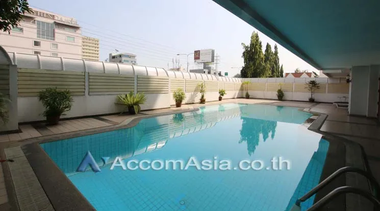  3 br Apartment for rent and sale in Ploenchit ,Bangkok BTS Ploenchit - MRT Lumphini at Low rised Apartment in Ruamrudee AA10002