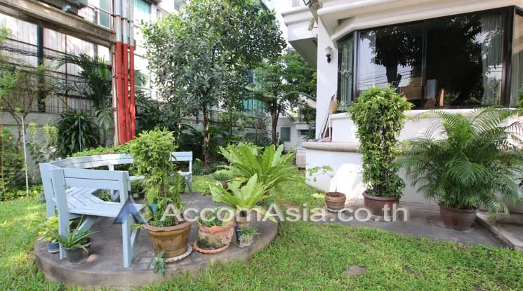 3 br Apartment for rent and sale in Ploenchit ,Bangkok BTS Ploenchit - MRT Lumphini at Low rised Apartment in Ruamrudee AA10002