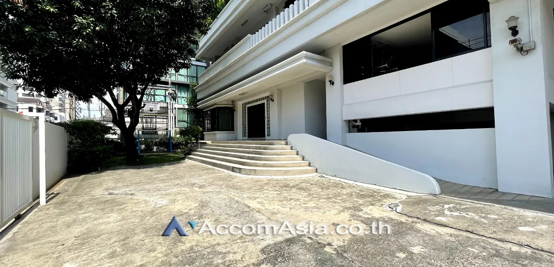  3 br Apartment for rent and sale in Ploenchit ,Bangkok BTS Ploenchit - MRT Lumphini at Low rised Apartment in Ruamrudee AA10002