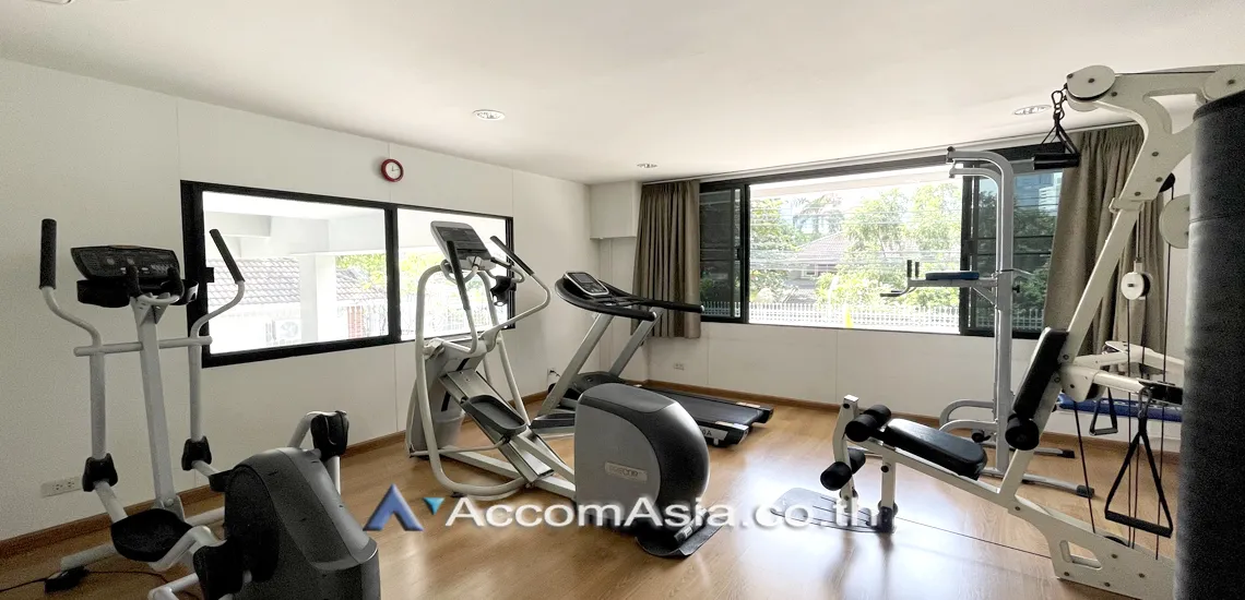  3 br Apartment For Rent in Ploenchit ,Bangkok MRT Lumphini - BTS Ploenchit at Low rised Apartment in Ruamrudee AA10004