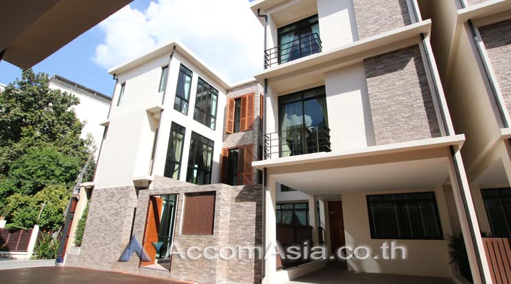  4 br House For Rent in Sukhumvit ,Bangkok BTS Phrom Phong at Emporium Pool Compound AA13420