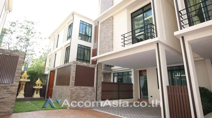  4 br House For Rent in Sukhumvit ,Bangkok BTS Phrom Phong at Emporium Pool Compound AA13421