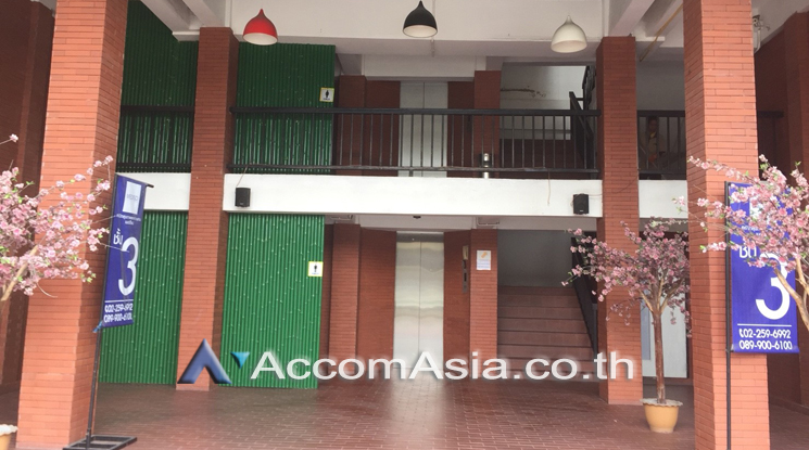  Retail / Showroom For Rent in Sukhumvit ,Bangkok MRT Phetchaburi - BTS Phrom Phong at Taka Town AA21993